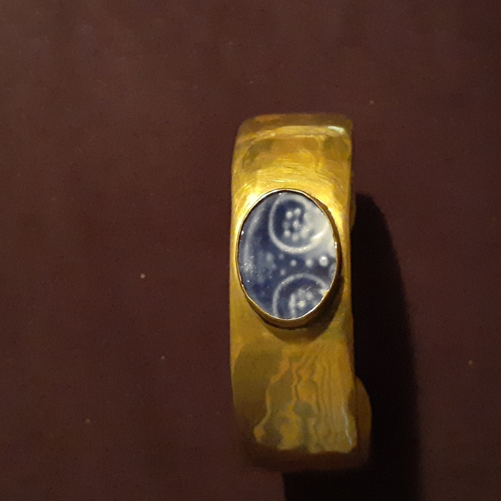 Copper Bracelet with circle design in center Blue & White 6 1/2" ( L11 B1 )